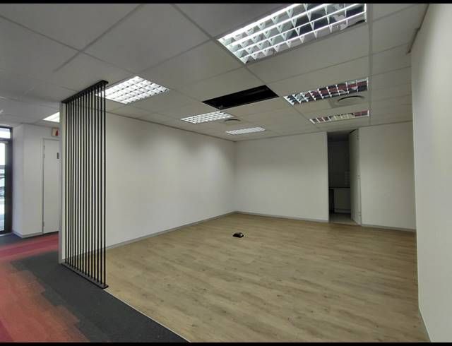 209M² OFFICE TO LET IN BRYANSTON